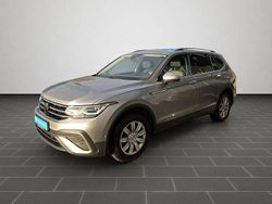 Pyritsilber metallic (metallic) Gebraucht 2024 VW Tiguan Allspace Move SUV | 34.490 € (Guter Preis)