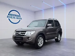 Braun Gebraucht 2012 Mitsubishi Pajero Instyle SUV | 24.911 € (Teuer)