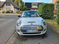 Weiß Gebraucht 2021 Mini Cooper Kleinwagen | 16.250 € (Fairer Preis)