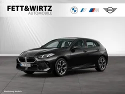 Saphirschwarz metallic Gebraucht 2024 BMW 120 M Sport Kleinwagen | 35.888 € (Superpreis)