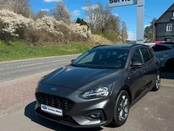 Grau Gebraucht 2020 Ford Focus ST-Line X Limousine | 17.990 € (Fairer Preis)