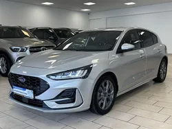 Silber Gebraucht 2023 Ford Focus ST-Line X Limousine | 22.500 € (Guter Preis)