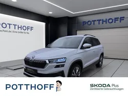 Weiss Gebraucht 2022 Skoda Karoq Style SUV | 26.922 € (Guter Preis)