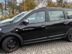 Schwarz Gebraucht 2021 Dacia Lodgy Stepway Van / Kleinbus | 13.850 € (Fairer Preis)