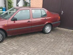 Rot Gebraucht 1992 VW Vento Limousine | 1.800 €