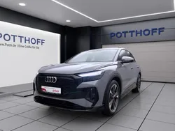 Grau Gebraucht 2022 Audi Q4 e-tron Ambiente SUV | 32.750 € (Fairer Preis)