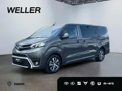 Grau Gebraucht 2024 Toyota Proace Verso Team Kombi | 40.990 € (Guter Preis)