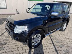 Schwarz Gebraucht 2008 Mitsubishi Pajero Invite SUV | 16.999 € (Teuer)