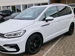 Weiß Gebraucht 2018 VW Touran R-line Van / Kleinbus | 20.900 € (Superpreis)
