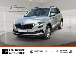 Grau (stahlgrau) Gebraucht 2023 Skoda Karoq Style SUV | 23.490 €