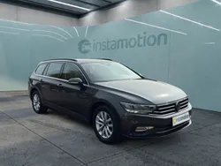 Grau Gebraucht 2023 VW Passat Van / Kleinbus | 29.388 € (Fairer Preis)
