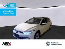 Oryxweiß perlmutteffekt Gebraucht 2022 VW Golf VIII Life Kombi | 21.930 € (Fairer Preis)