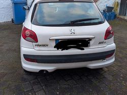 Weiß Gebraucht 2010 Peugeot 206 Limousine | 650 € (Superpreis)