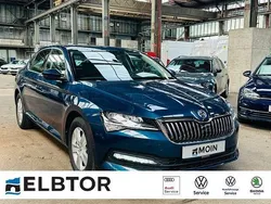 Blau Gebraucht 2022 Skoda Superb Ambition Limousine | 30.980 € (Etwas zu teuer)