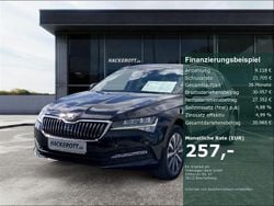 Weiss Gebraucht 2024 Skoda Superb Ambition Kombi | 36.470 € (Guter Preis)