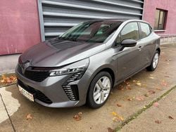 Grau Gebraucht 2024 Renault Clio V Evolution Limousine | 16.990 € (Fairer Preis)