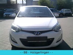 Weiß Gebraucht 2013 Hyundai i20 Limousine | 2.999 € (Fairer Preis)