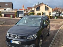 Schwarz Gebraucht 2011 VW Touran Van / Kleinbus | 6.900 € (Fairer Preis)