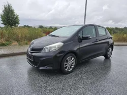 Black mica / ink Gebraucht 2014 Toyota Yaris Edition Kleinwagen | 6.250 € (Guter Preis)