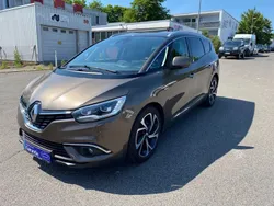 Braun Gebraucht 2016 Renault Grand Scénic IV Bose Edition Van / Kleinbus | 15.499 € (Etwas zu teuer)