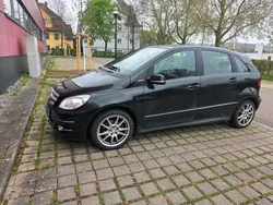 Schwarz Gebraucht 2010 Mercedes 180 Limousine | 3.850 € (Fairer Preis)