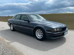 Grau Gebraucht 1996 BMW 735 Limousine | 5.400 €