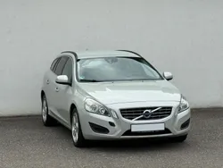Weiß Gebraucht 2011 Volvo V60 Momentum Kombi | 4.499 € (Superpreis)