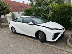 Weiß Gebraucht 2016 Toyota Mirai Limousine | 18.000 €