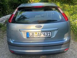 Blau Gebraucht 2005 Ford Focus Ghia Limousine | 2.399 € (Teuer)