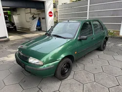 Grün Gebraucht 1996 Mazda 121 Kleinwagen | 1.650 €