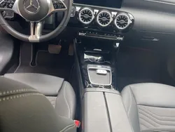 Grau Gebraucht 2023 Mercedes CLA180 Limousine | 33.900 € (Etwas zu teuer)