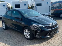 Sternenschwarz Gebraucht 2024 Renault Clio V Evolution Kleinwagen | 16.900 € (Fairer Preis)