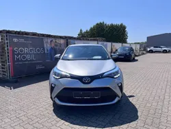 Shimmering silber metallic Gebraucht 2023 Toyota C-HR Team SUV | 24.900 € (Superpreis)