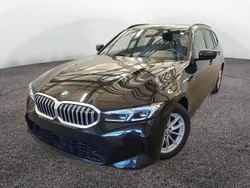 Black sapphire Gebraucht 2024 BMW 320 M Sport Kombi | 36.950 € (Guter Preis)