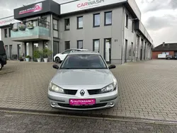 Grau Gebraucht 2007 Renault Laguna II Avantage Limousine | 2.490 € (Teuer)