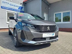 Platinum grau Gebraucht 2023 Peugeot 3008 Allure SUV | 25.790 € (Guter Preis)