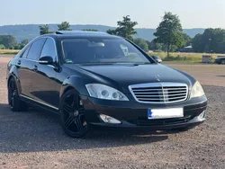 Schwarz Gebraucht 2006 Mercedes R63 AMG AMG Van / Kleinbus | 12.200 €