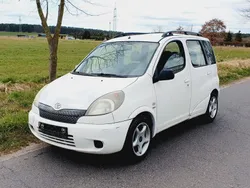 Weiß Gebraucht 2001 Toyota Yaris Verso Van / Kleinbus | 1.800 € (Guter Preis)