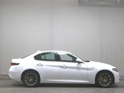 Weiss Gebraucht 2021 Alfa Romeo Giulia Super Limousine | 22.480 € (Superpreis)