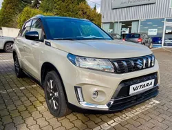 Beige Neu 2024 Suzuki Vitara Comfort SUV | 27.800 € (Fairer Preis)