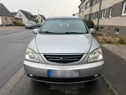 Silber Gebraucht 2006 Kia Carens 4 Van / Kleinbus | 900 €