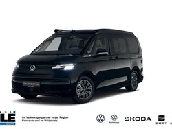 Deep black perleffekt (schwarz) Gebraucht 2024 VW T7 California Van | 77.950 €