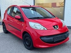 Rot Gebraucht 2006 Peugeot 107 Kleinwagen | 4.490 € (Etwas zu teuer)