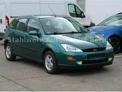 Grün Gebraucht 2001 Ford Focus Ghia Limousine | 1.000 € (Superpreis)