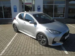Shimmering silver 1l0 Neu 2024 Toyota Yaris Hybrid Team Kleinwagen | 24.450 € (Fairer Preis)