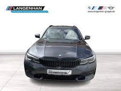 Grau Gebraucht 2022 BMW 330 Sport Line Kombi | 36.920 € (Etwas zu teuer)
