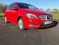Rot Gebraucht 2013 Mercedes B180 Van / Kleinbus | 11.500 €