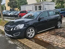 Schwarz Gebraucht 2011 Volvo V60 Summum Kombi | 7.990 €