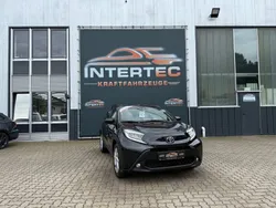 Schwarz Gebraucht 2024 Toyota Aygo Business Edition Kleinwagen | 15.999 € (Fairer Preis)