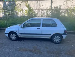Weiß Gebraucht 1998 Renault Clio II Kleinwagen | 700 €
